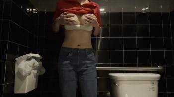 video of Waitress Makes Herself Cum in Restaurant Bathroom