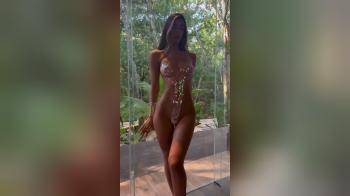 video of Hottest Shimmering Body Paint
