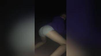 video of teen shakes her ass
