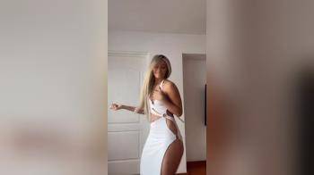 video of cute blonde shaking her hips