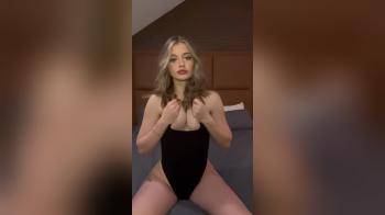 video of Leotard Beauty Shows Her Tits