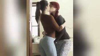 video of girls kissng ang crouping