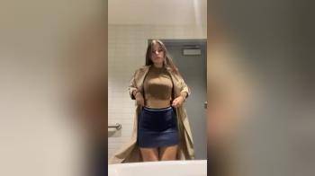 video of Flashing in the bathroom