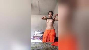 video of Teen change clothes n showing nude 2