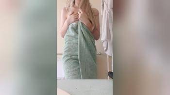 video of bathtowel and teen s body