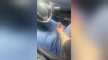 video of Girlfiend jerks him in a car
