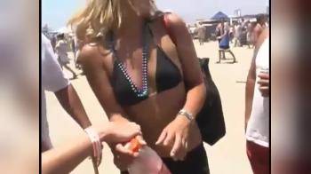 video of beach blonde flashes tits