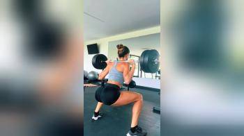 video of gymrat tries to squat