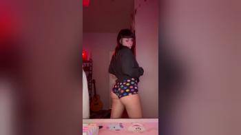 video of Alternative slut stripping it all