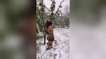 video of she s to hot for the snow