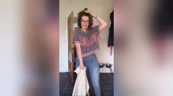 video of girl with glasses wants us to take a look at her body 2