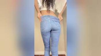 video of dropping her jeans to show her ass