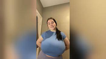 video of BBW dropping her rack