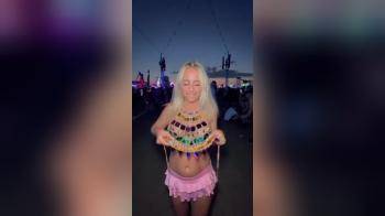 video of rave girl shows the goods