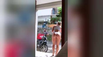 video of Food delivery man get lucky