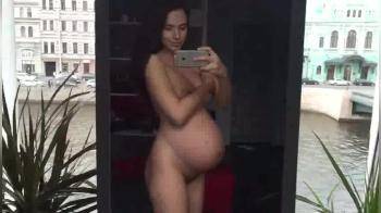 video of naked preggo showing off