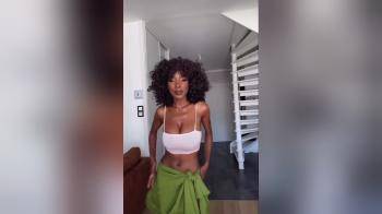 video of Baddie Ebony Shaking Hips