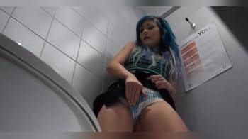 video of Emo girl films herself in public toilets