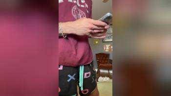 video of Worried Boyfriend uses her Throat to Relax