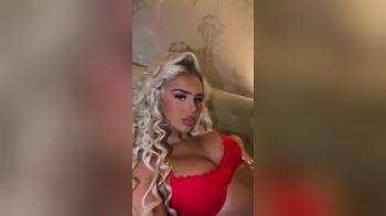 video of sexy blonde girl showing off