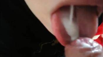 video of cuming on her tongue