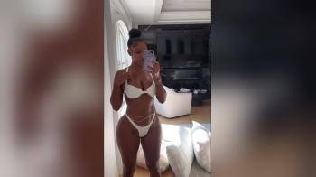 video of Baddie is just thick