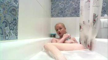 video of Films herself using dildo for u