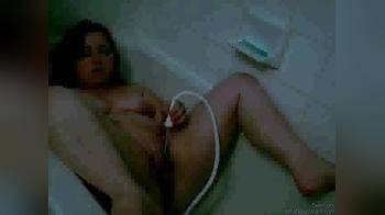 video of thick girl in bathtub
