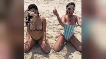 video of Sexy babes on the beach