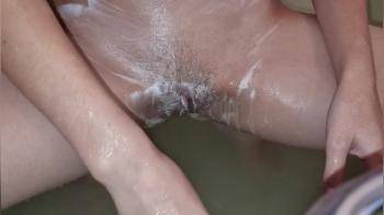 video of Sexyshaves Her Pussy In The Bath