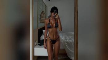 video of hot body mirror selfie