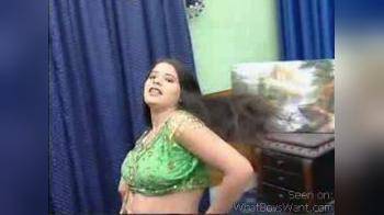 video of Indian girl dancing