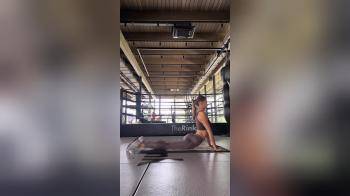 video of nice ass doing yoga