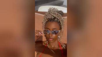 video of ebony hottie in bikini