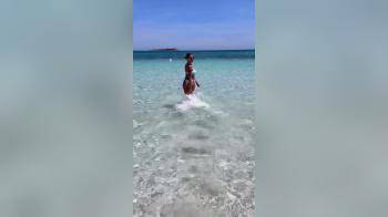 video of nice ass in water