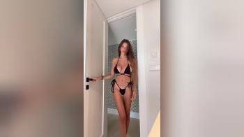 video of bikini hottie with a ravishing body