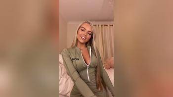 video of nice eyes and clevage