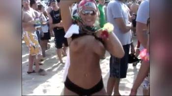 video of beach brunette flashes everybody