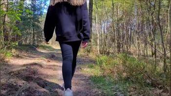 video of Best Friend Showed her Pussy and Ass in the Forest