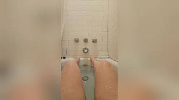 video of Squirting in the tub