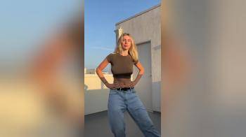 video of Bouncy BRALESS BIG TIT dancing