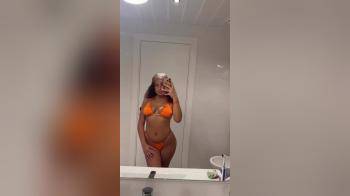 video of latina babe loves filming herself