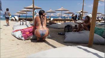 video of Secret cam at public beach detecting some hot babes