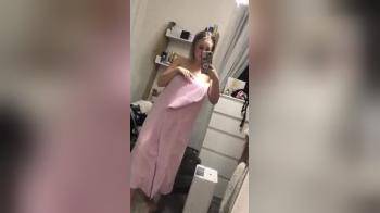 video of Pregnant naked beauty disrobes