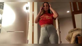 video of Flashing Her Cakes In A Hotel Room