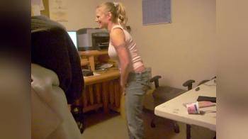 video of dorm girl shows her ass