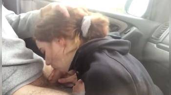 video of Teen girl giving a car bj