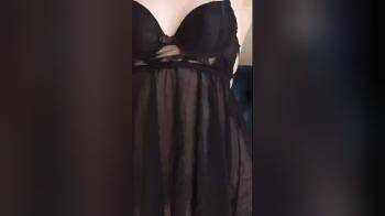 video of Amateur playing with herself