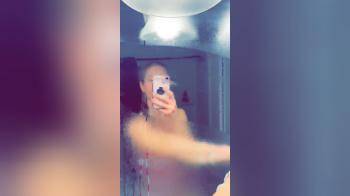 video of Ex-gf shows off her body in the mirror