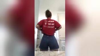 video of shakin her big booty